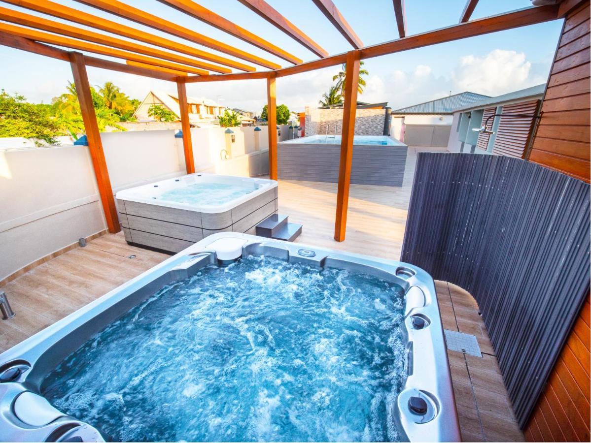Evasion En Plein Coeur De La Ville Studio Jacuzzis Sauna Et Piscine Au Centre De Port-Louis Exterior foto