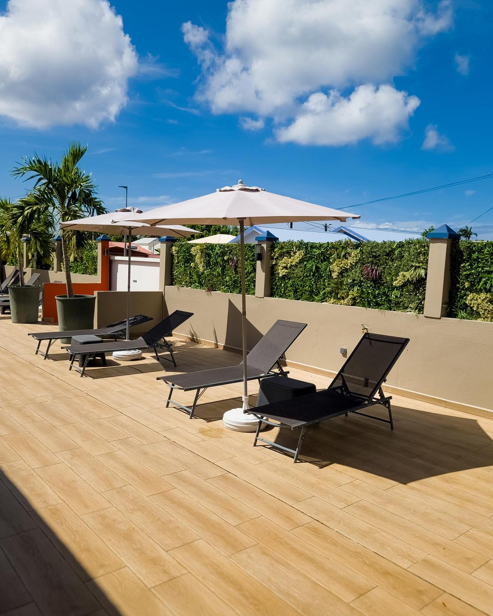 Evasion En Plein Coeur De La Ville Studio Jacuzzis Sauna Et Piscine Au Centre De Port-Louis Exterior foto